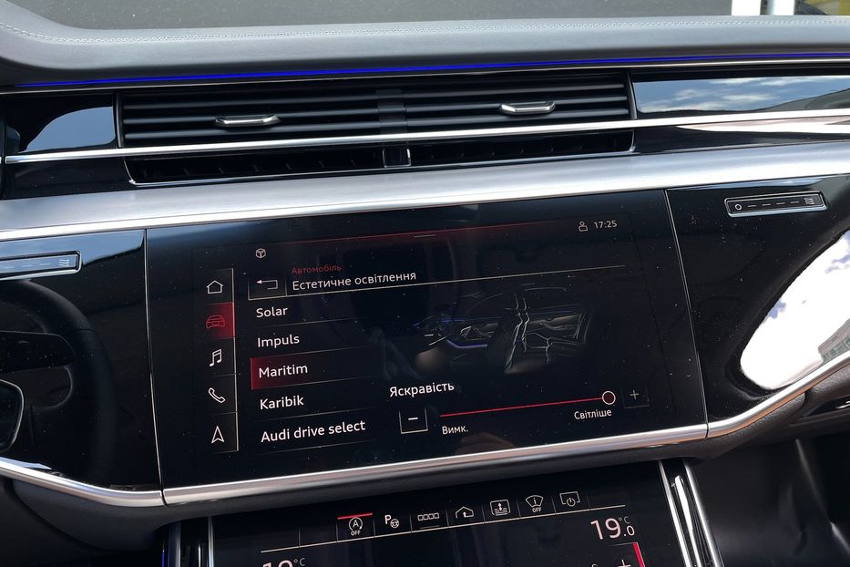 Продам Audi A8 50 TDI Long 2022 года в Киеве
