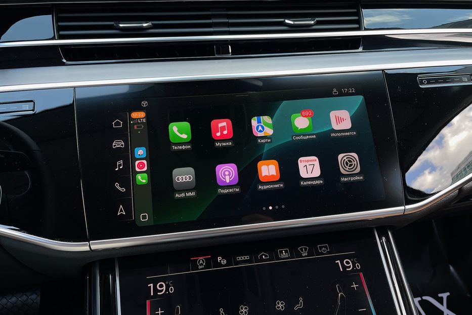 Продам Audi A8 50 TDI Long 2022 года в Киеве