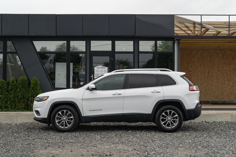 Продам Jeep Cherokee Latitude Plus 2019 года в Черновцах