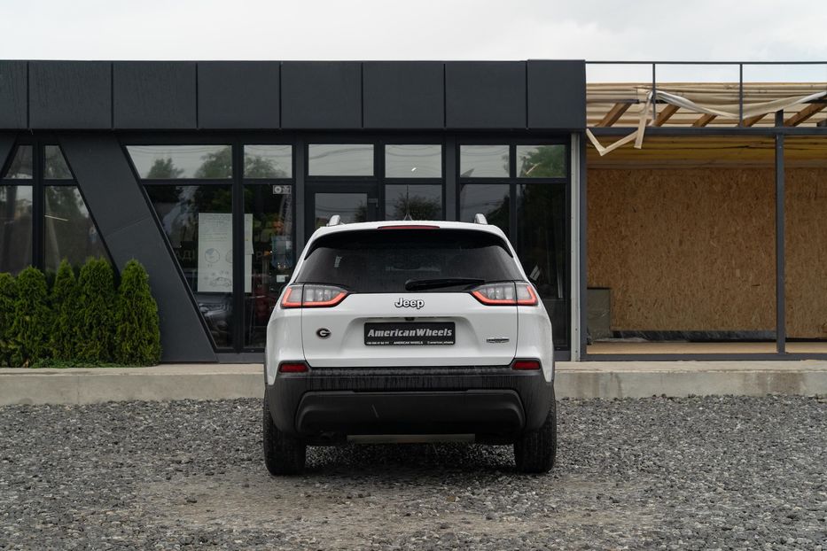 Продам Jeep Cherokee Latitude Plus 2019 года в Черновцах
