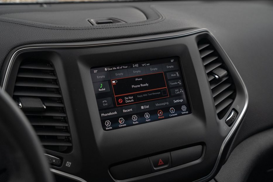 Продам Jeep Cherokee Latitude Plus 2019 года в Черновцах