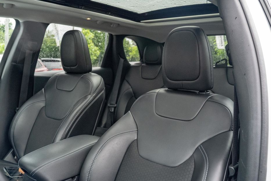 Продам Jeep Cherokee Latitude Plus 2019 года в Черновцах