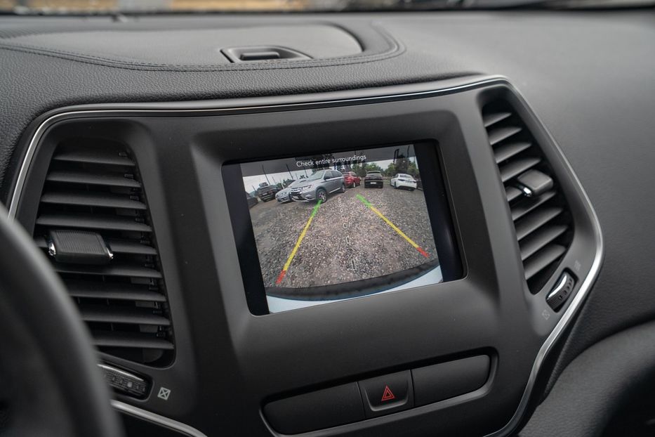 Продам Jeep Cherokee Latitude Plus 2019 года в Черновцах