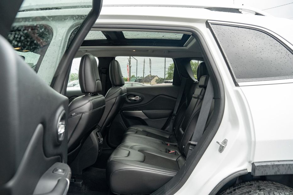 Продам Jeep Cherokee Latitude Plus 2019 года в Черновцах