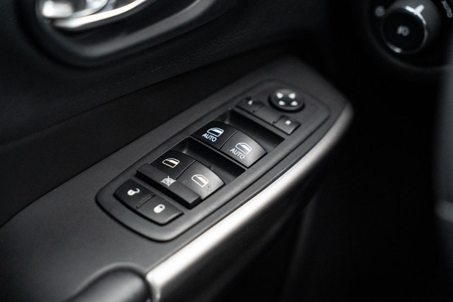 Продам Jeep Cherokee Latitude Plus 2019 года в Черновцах
