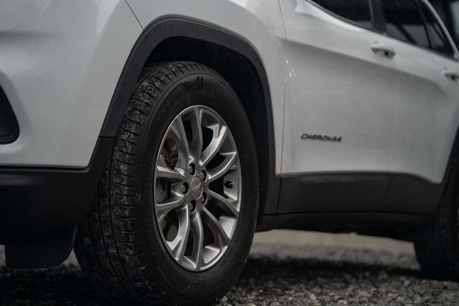 Продам Jeep Cherokee Latitude Plus 2019 года в Черновцах