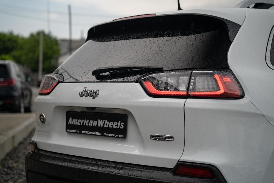 Продам Jeep Cherokee Latitude Plus 2019 года в Черновцах