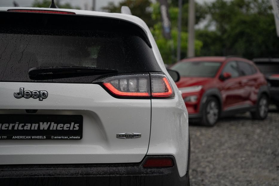 Продам Jeep Cherokee Latitude Plus 2019 года в Черновцах