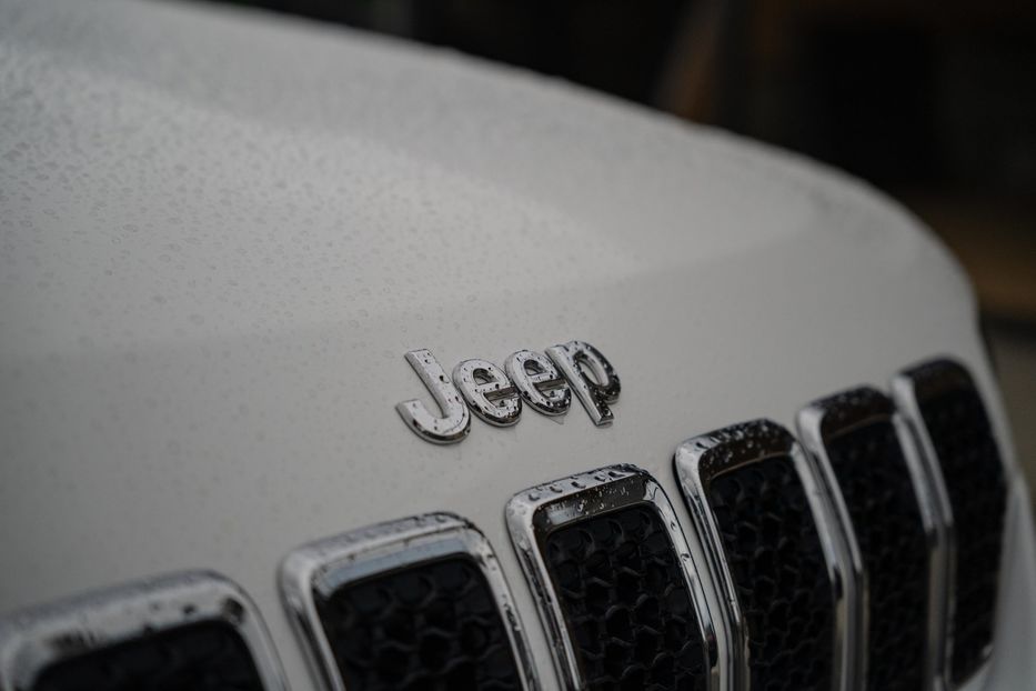Продам Jeep Cherokee Latitude Plus 2019 года в Черновцах