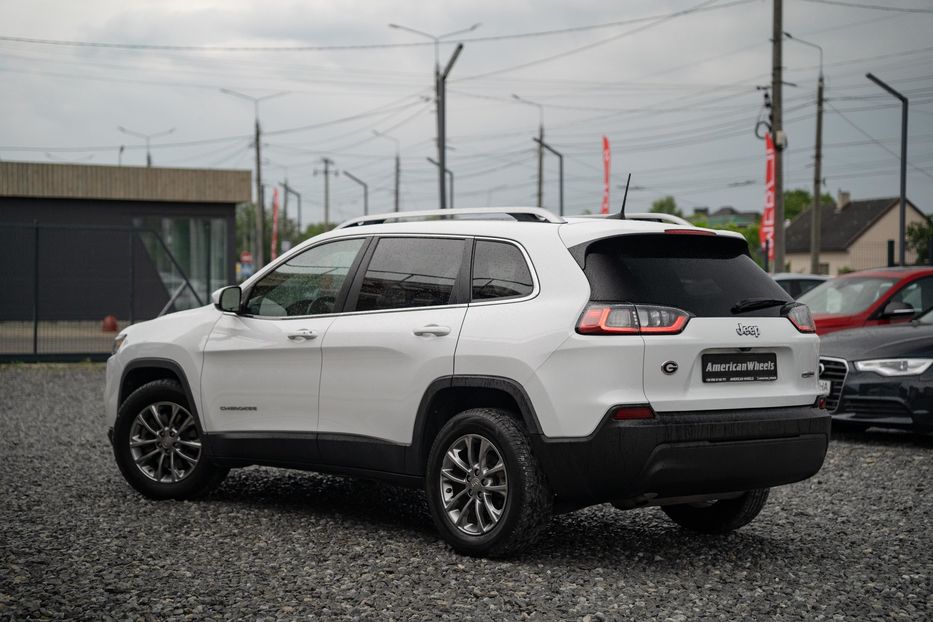 Продам Jeep Cherokee Latitude Plus 2019 года в Черновцах
