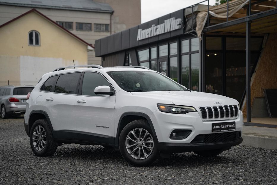 Продам Jeep Cherokee Latitude Plus 2019 года в Черновцах
