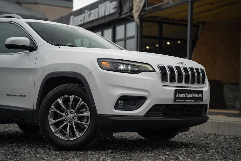 Продам Jeep Cherokee Latitude Plus 2019 года в Черновцах