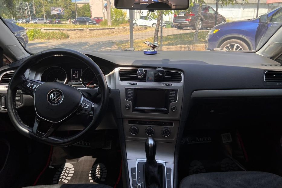 Продам Volkswagen Golf VII 2015 года в Черновцах