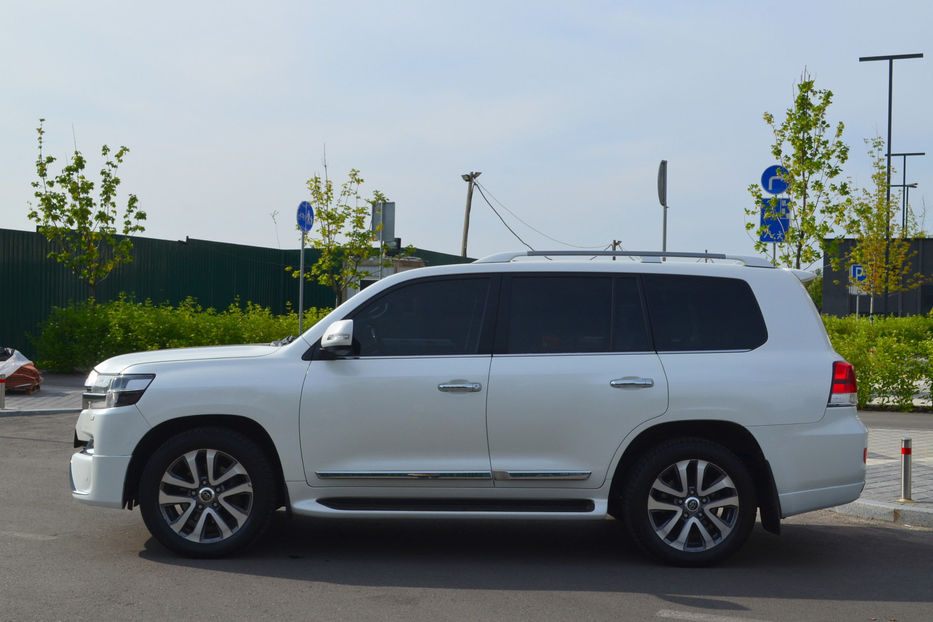 Продам Toyota Land Cruiser 200 2016 года в Киеве