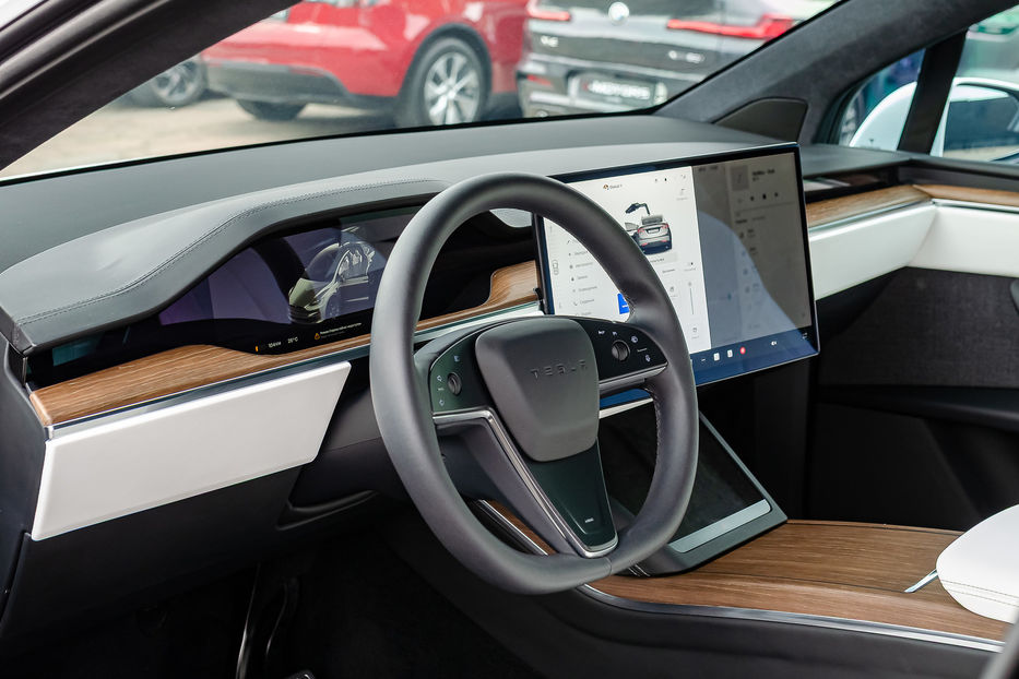 Продам Tesla Model X Long Range 2023 года в Киеве