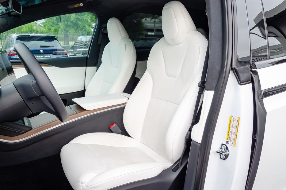 Продам Tesla Model X Long Range 2023 года в Киеве