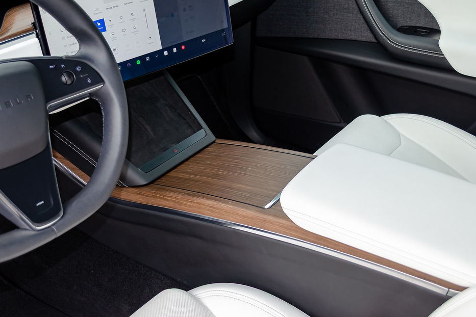 Продам Tesla Model X Long Range 2023 года в Киеве