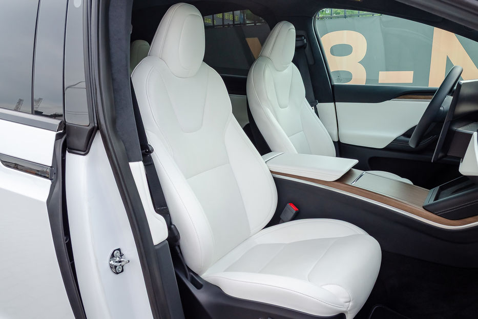Продам Tesla Model X Long Range 2023 года в Киеве