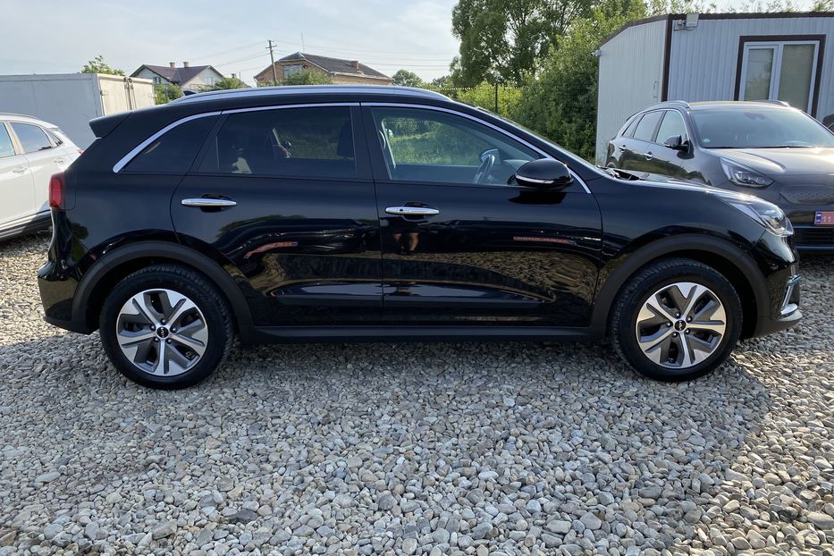 Продам Kia Niro 64кВт Макс.компл.Prestige 2022 года в Львове