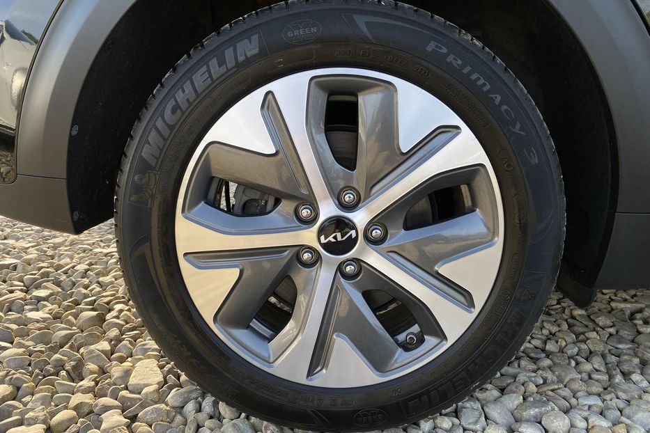 Продам Kia Niro 64кВт Макс.компл.Prestige 2022 года в Львове
