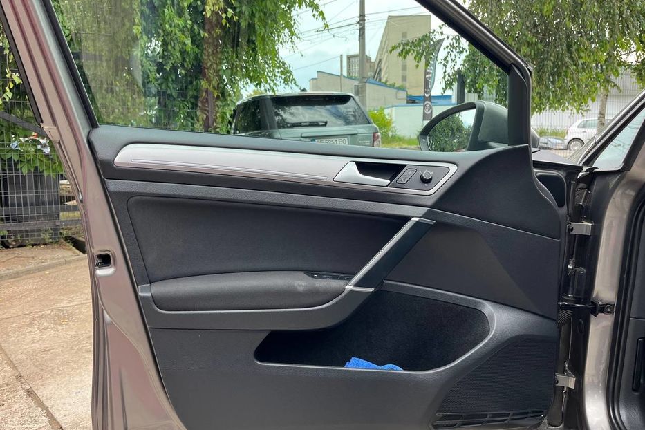 Продам Volkswagen e-Golf 2014 года в Черновцах