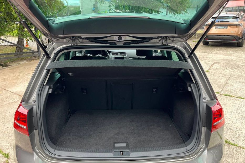 Продам Volkswagen e-Golf 2014 года в Черновцах