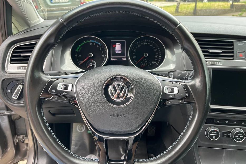 Продам Volkswagen e-Golf 2014 года в Черновцах