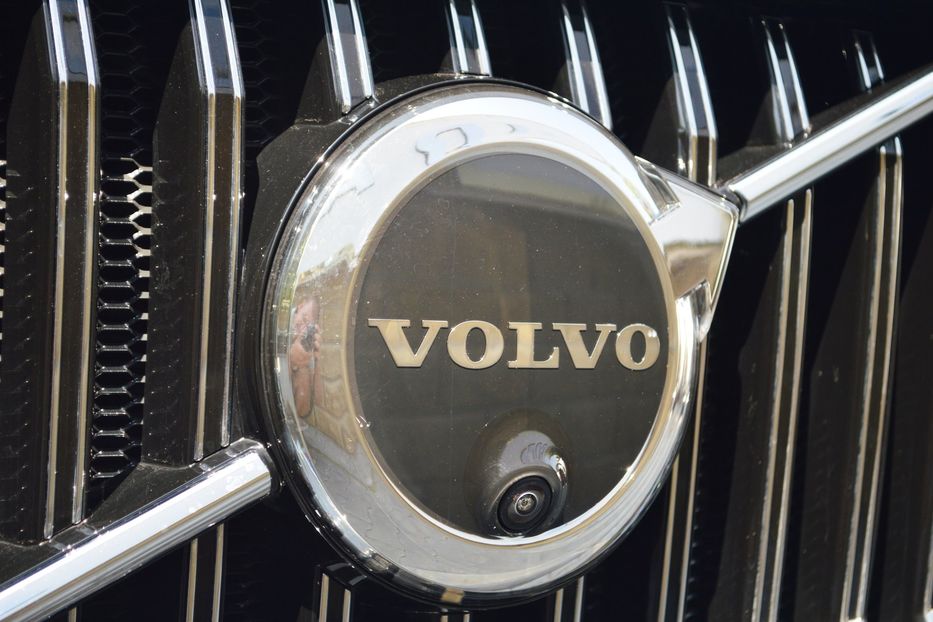 Продам Volvo XC60 MHEV 2023 года в Одессе