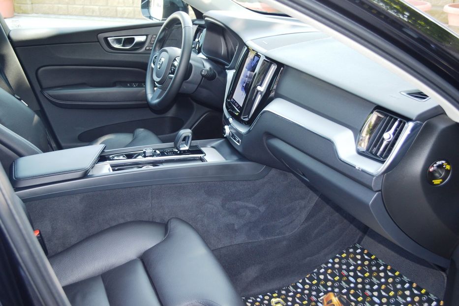 Продам Volvo XC60 MHEV 2023 года в Одессе