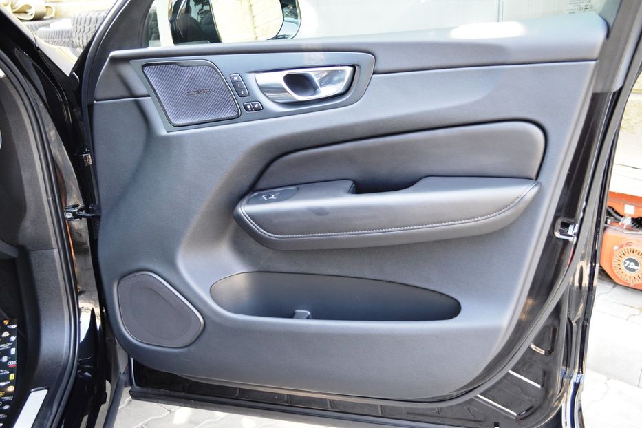 Продам Volvo XC60 MHEV 2023 года в Одессе