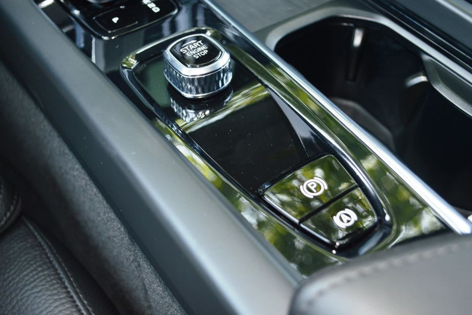 Продам Volvo XC60 MHEV 2023 года в Одессе