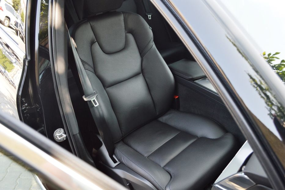 Продам Volvo XC60 MHEV 2023 года в Одессе