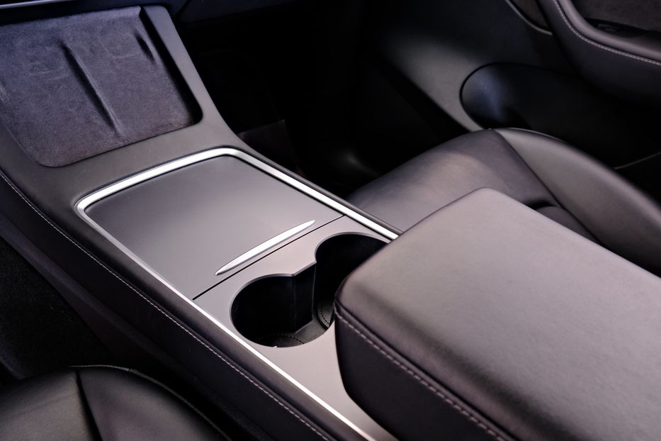 Продам Tesla Model Y Long Range 2022 года в Одессе