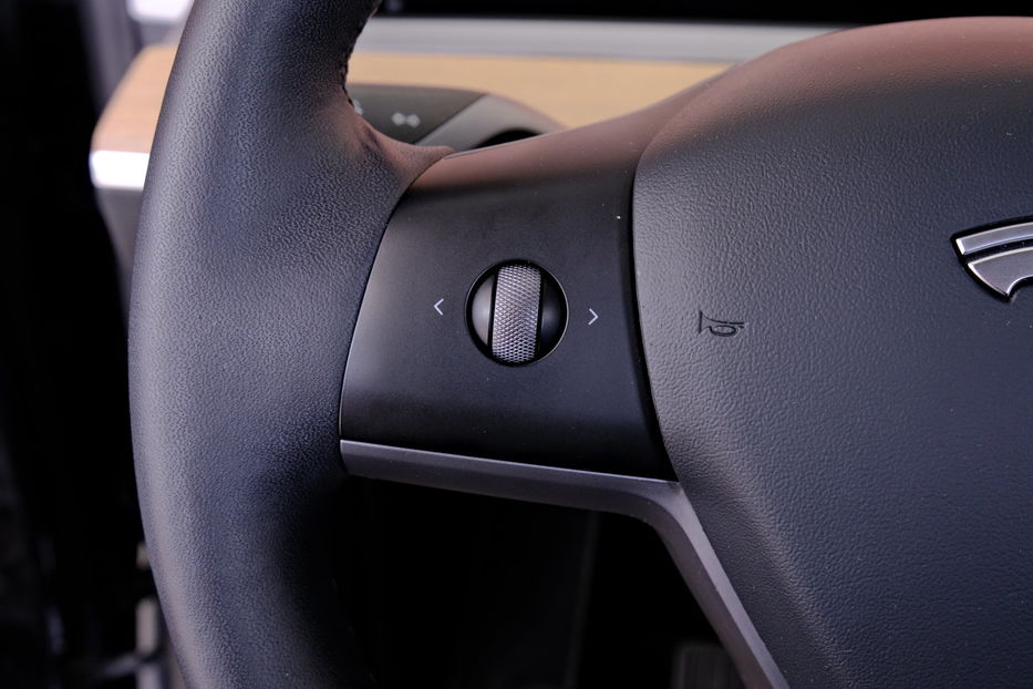 Продам Tesla Model Y Long Range 2022 года в Одессе