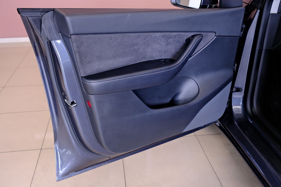 Продам Tesla Model Y Long Range 2022 года в Одессе