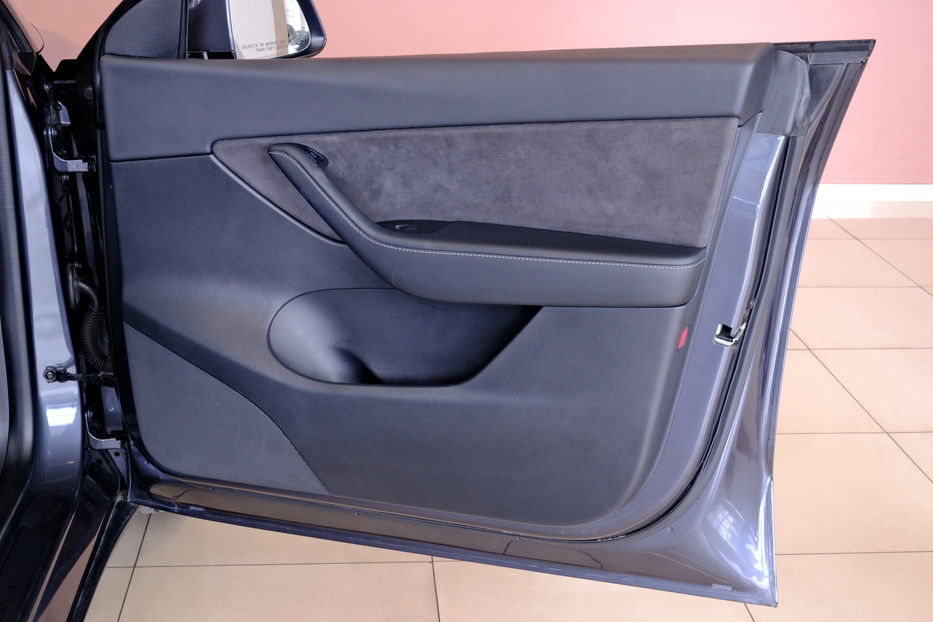 Продам Tesla Model Y Long Range 2022 года в Одессе