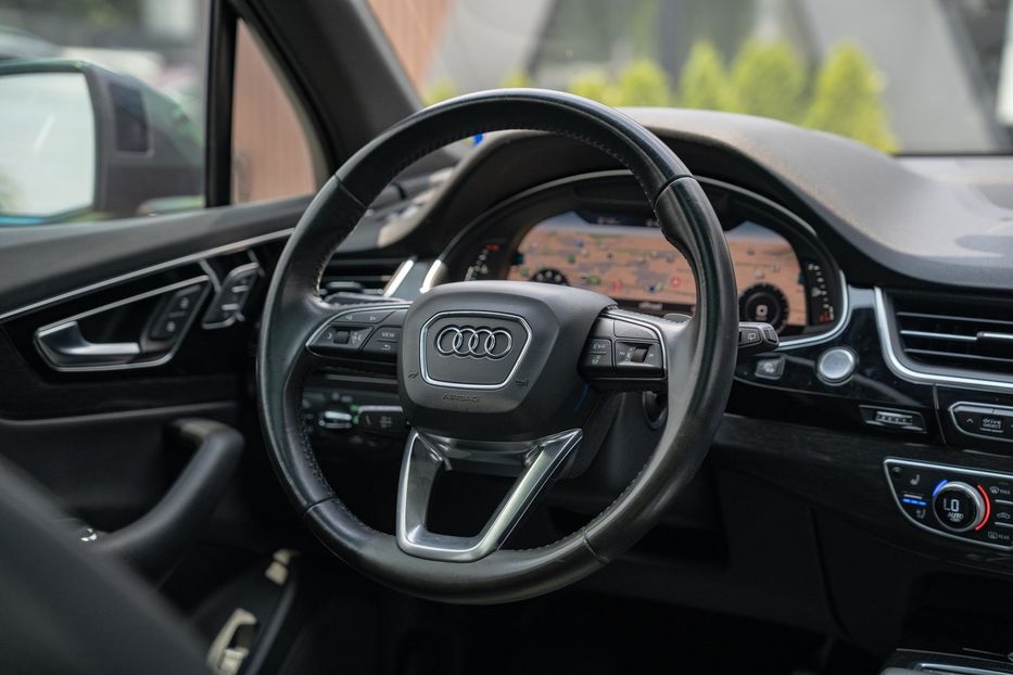 Продам Audi Q7 Premium Plus 2017 года в Черновцах