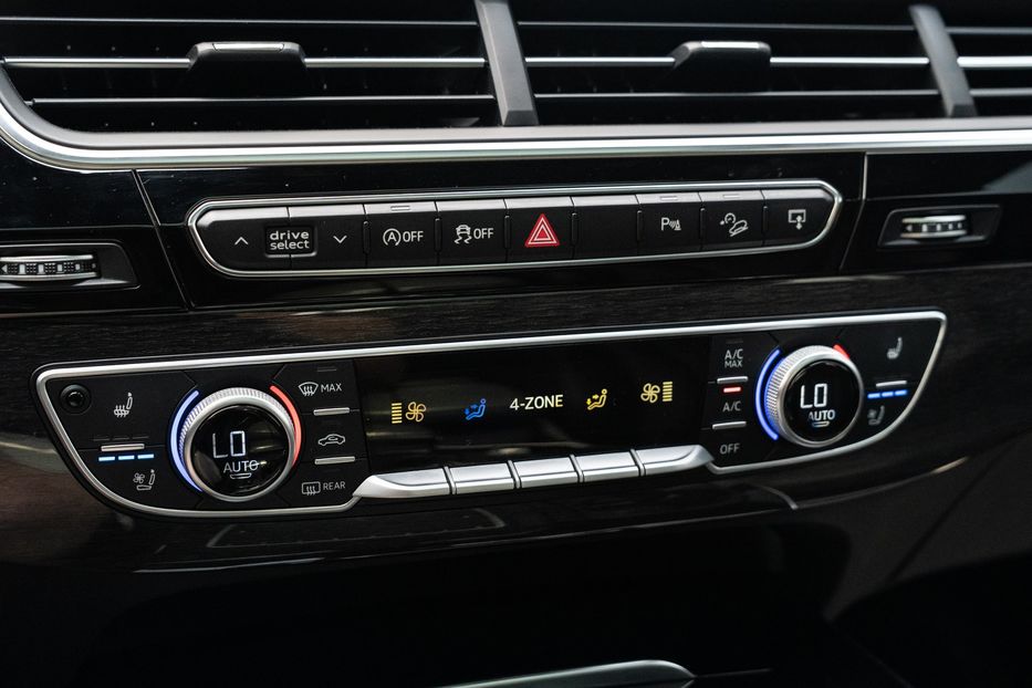 Продам Audi Q7 Premium Plus 2017 года в Черновцах