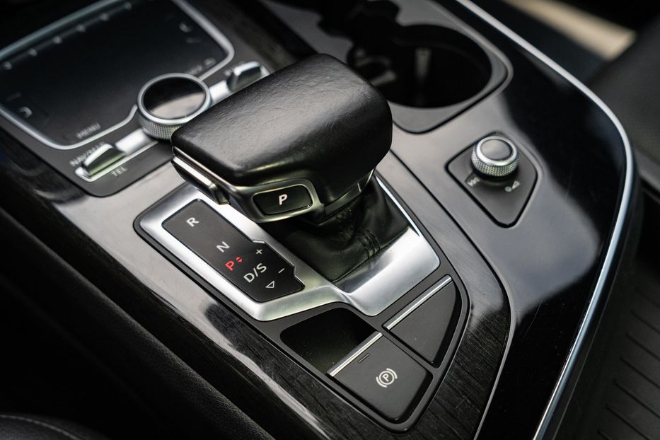 Продам Audi Q7 Premium Plus 2017 года в Черновцах