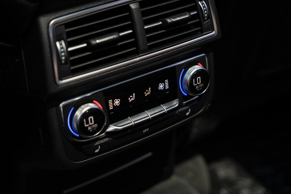 Продам Audi Q7 Premium Plus 2017 года в Черновцах