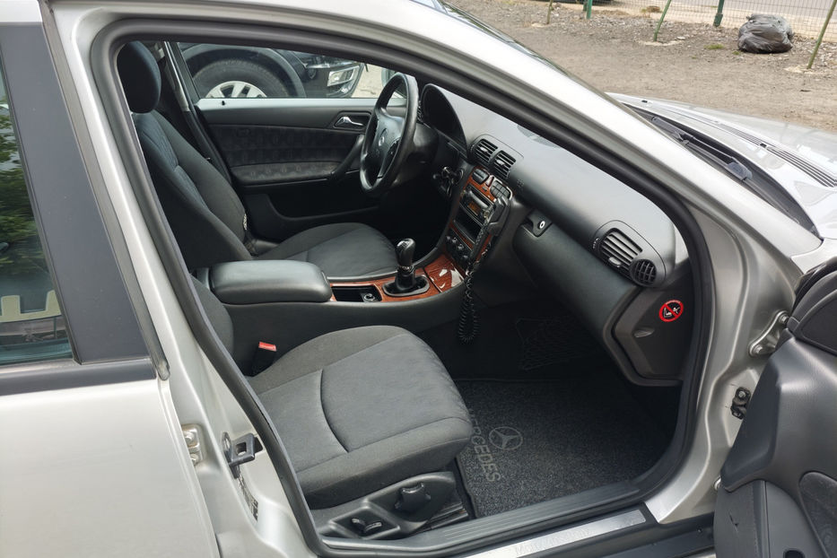 Продам Mercedes-Benz C-Class 2001 года в Киеве