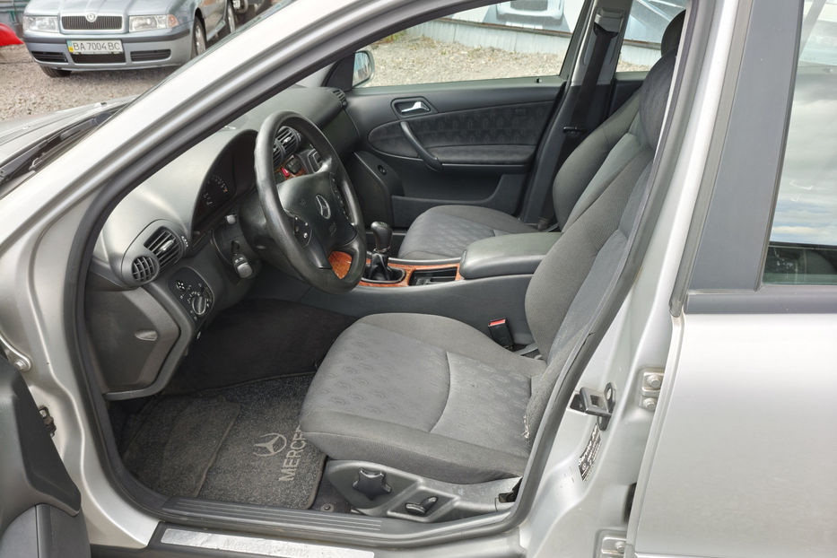 Продам Mercedes-Benz C-Class 2001 года в Киеве