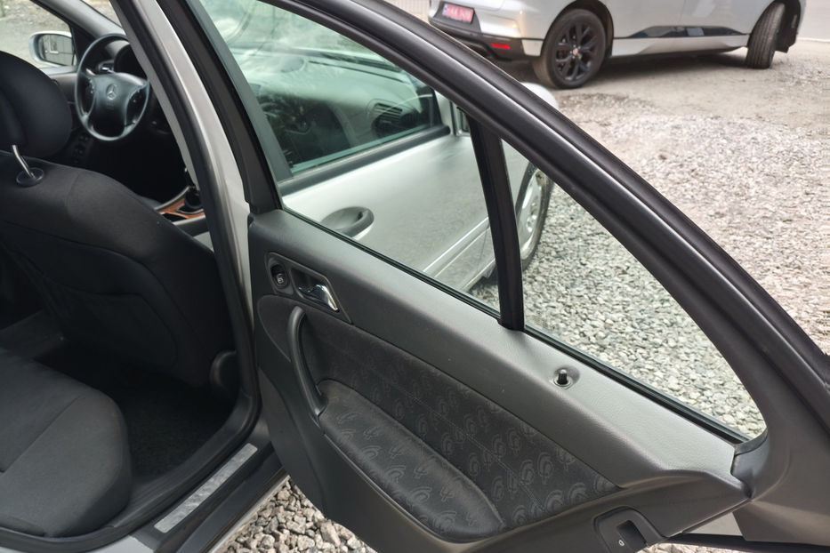 Продам Mercedes-Benz C-Class 2001 года в Киеве