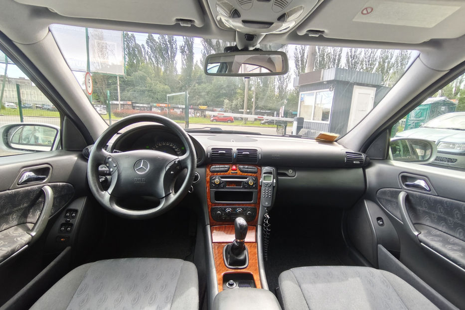 Продам Mercedes-Benz C-Class 2001 года в Киеве