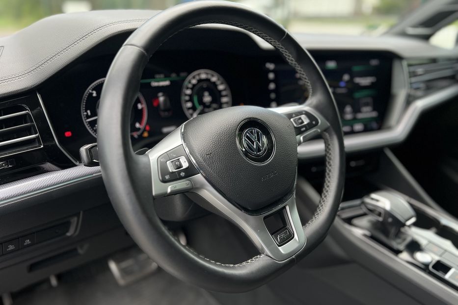 Продам Volkswagen Touareg R-Line MAXIMAL 2019 года в г. Умань, Черкасская область