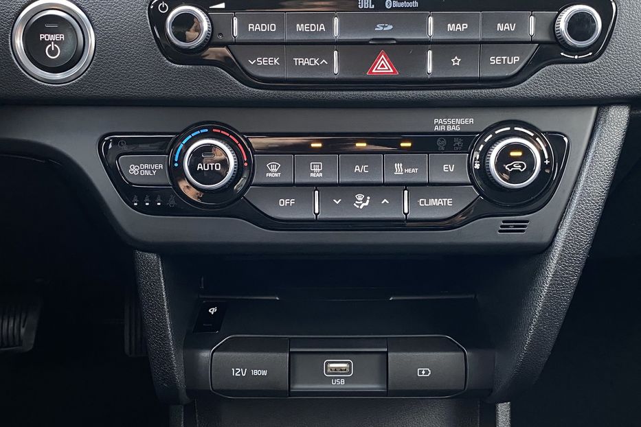 Продам Kia Niro 64kWhМакс.комплектаціяPrestige 2020 года в Львове