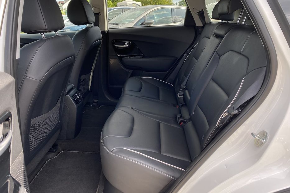 Продам Kia Niro 64 kWh Макс. комплектація 2021 года в Львове