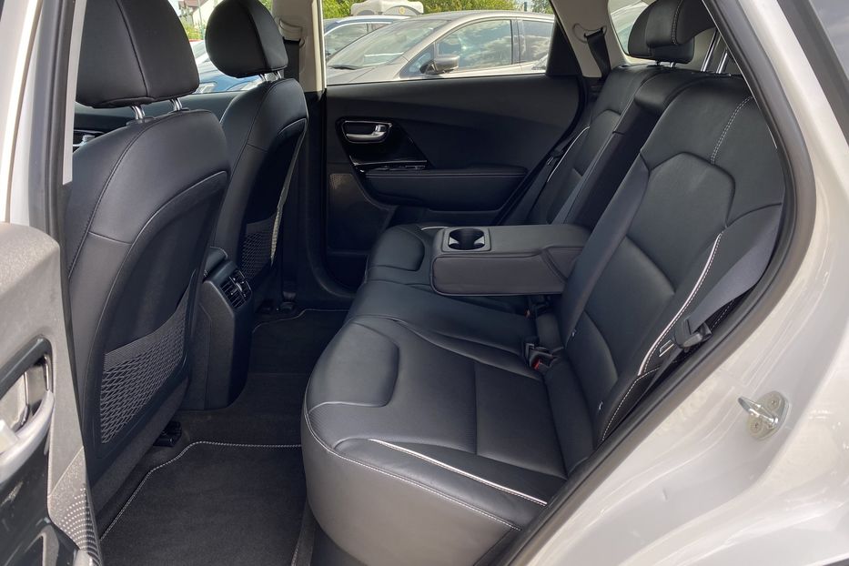 Продам Kia Niro 64 kWh Макс. комплектація 2021 года в Львове