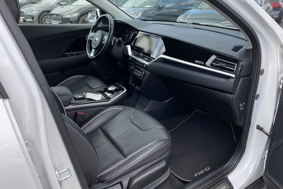 Продам Kia Niro 64 kWh Макс. комплектація 2021 года в Львове