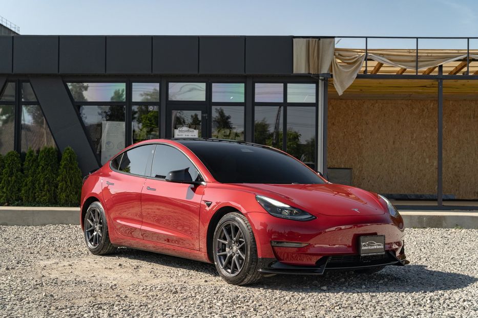 Продам Tesla Model 3 Long Range Dual Motor 2021 года в Черновцах
